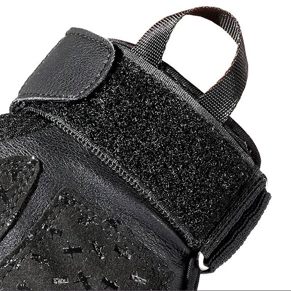 Leather tactical gloves