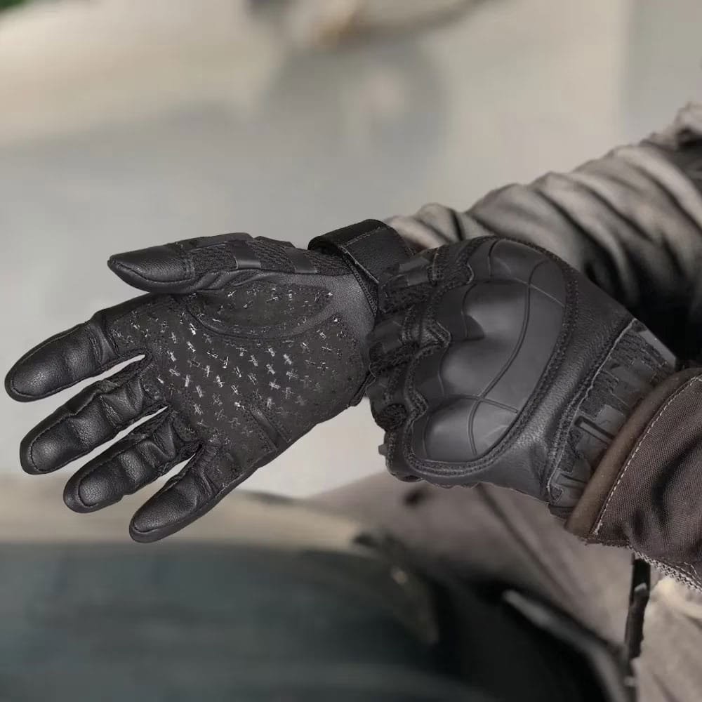 Leather tactical gloves