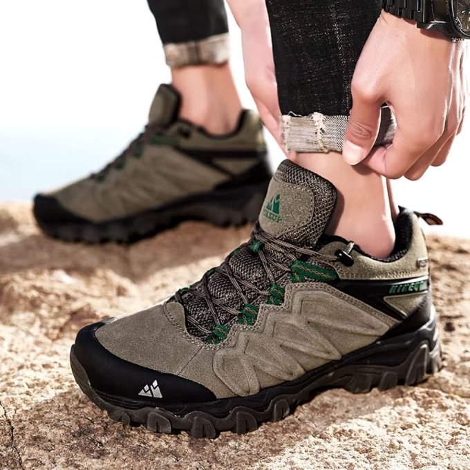 Leather hiking shoes "Hikeup"