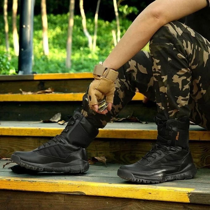 Lightweight black tactical boots