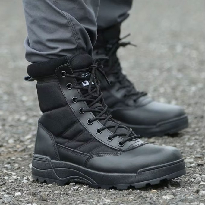 Lightweight tactical boots with zipper