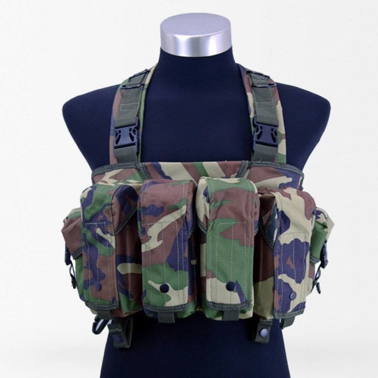 8 Mag Woodland Ak Chest Rig