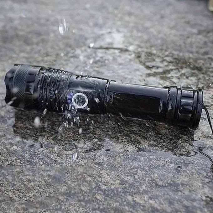 Tactical super bright rechargeable flashlight - Image 4