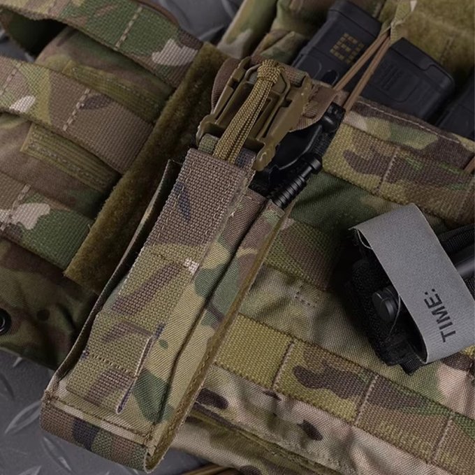 Tactical tourniquet pouch with quick release buckle - Image 7
