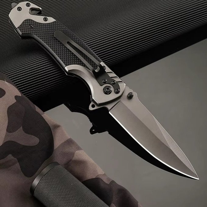 Tactical folding knife with glass breaker - Image 7